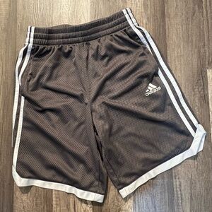Boys Adidas athletic mesh shorts.‎ Size Medium (10/12).